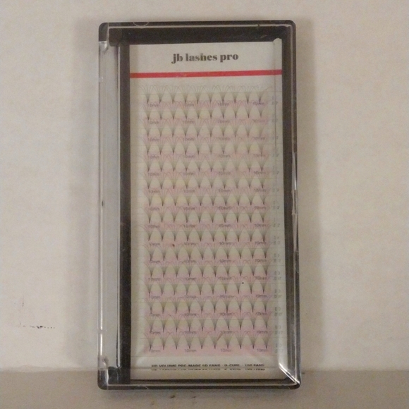 JB Lashes Pro pre-made fans - Picture 1 of 3